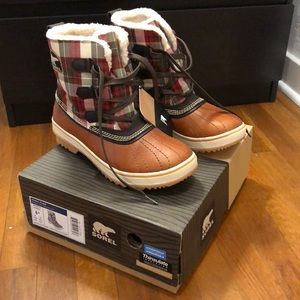 Sorel Plaid Winter Boots Size 8.5
